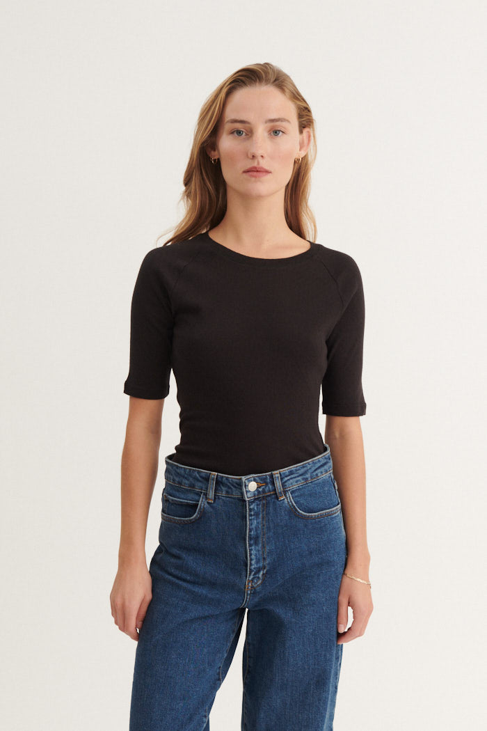 Basic Apparel Arense Tee T-shirts 001 Black