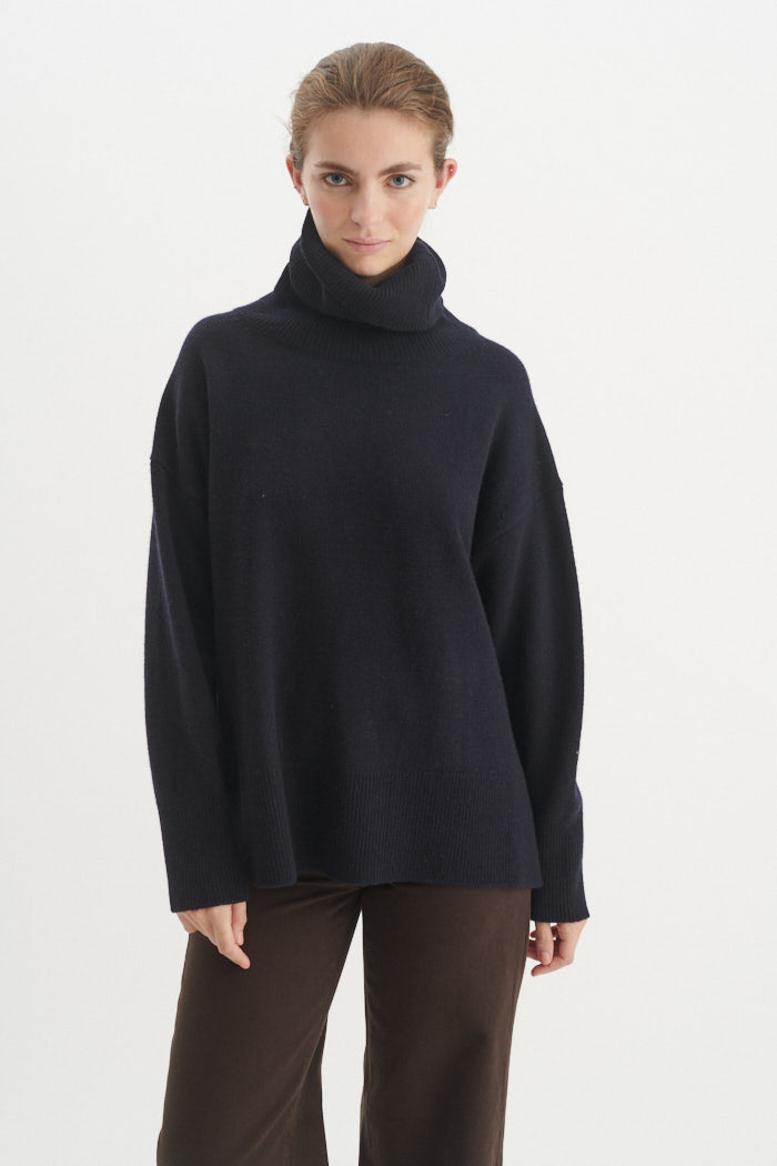 Basic Apparel Liz T-Neck Sweaters 048 Navy