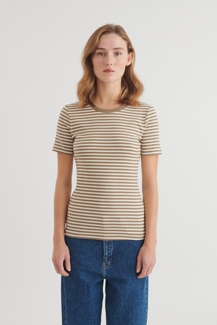 Basic Apparel Ludmilla O-Neck T-shirts 892 covert garden / birch
